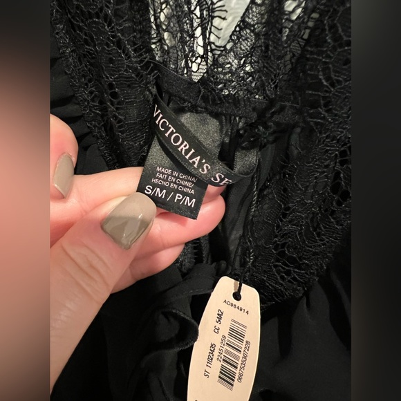 Victorias Secret NWT sheer coverlet. Size Small/Medium - Picture 2 of 5